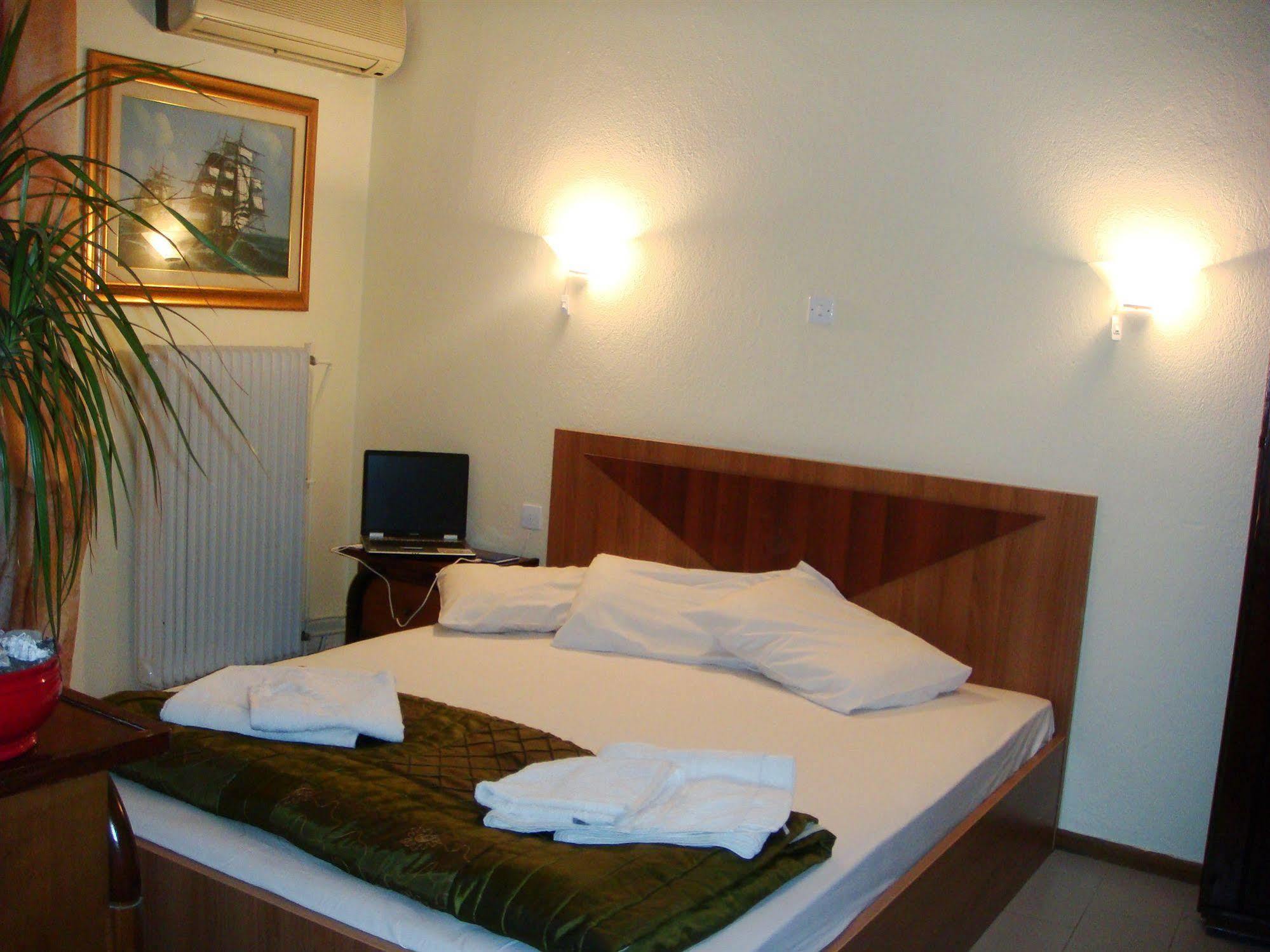Hotel Petunia Neos Marmaras Bagian luar foto