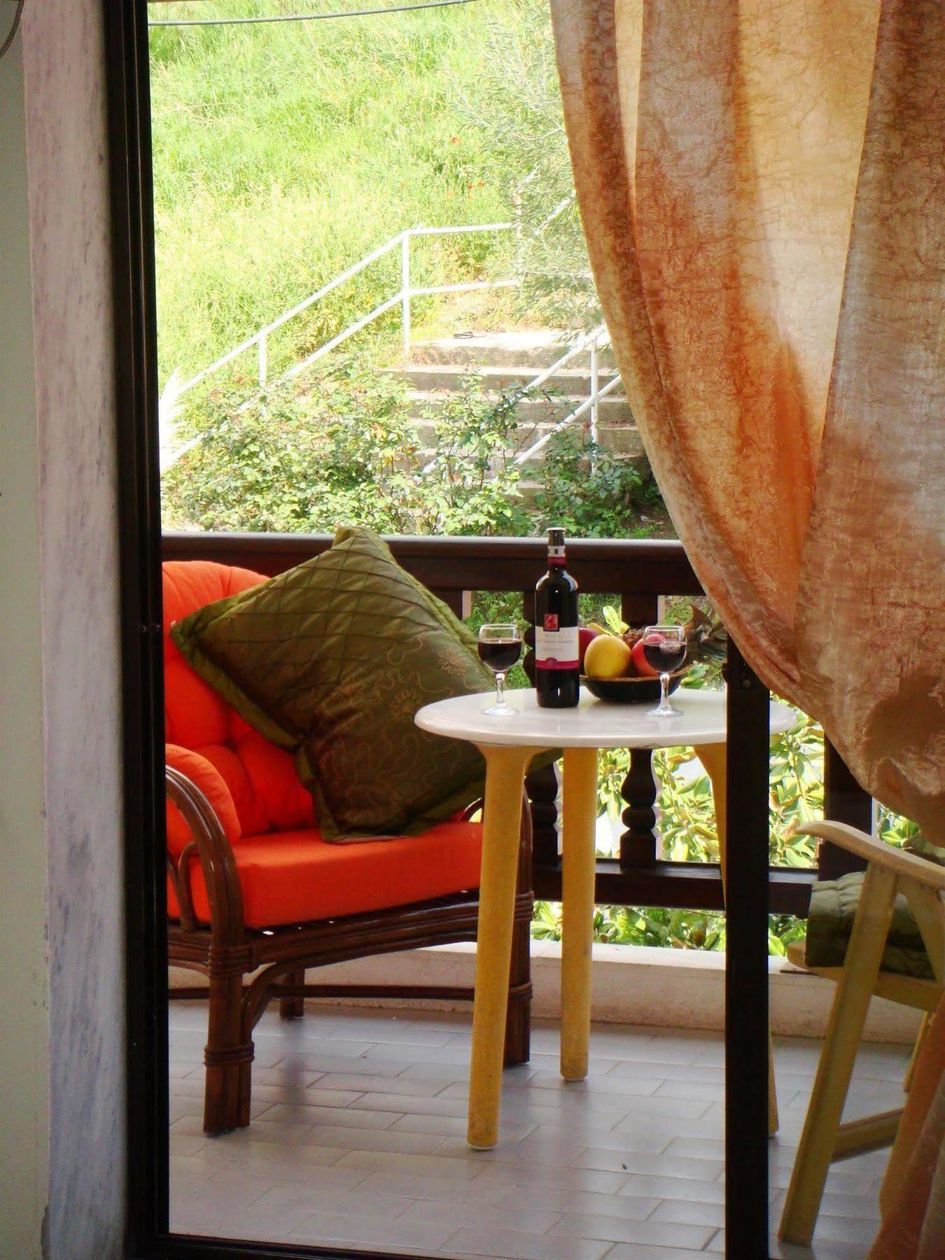 Hotel Petunia Neos Marmaras Bagian luar foto